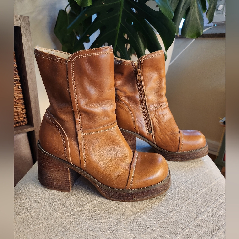 Vintage Mudd Y2K Brown Heeled Boots - Picture 2 of 5